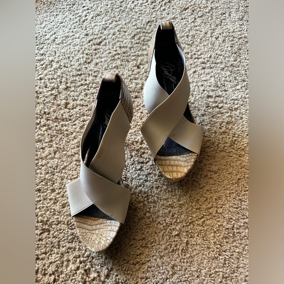 Donald Pliner Platform Tan Snakeskin Heels w Adjustable Straps 7 - Picture 6 of 13